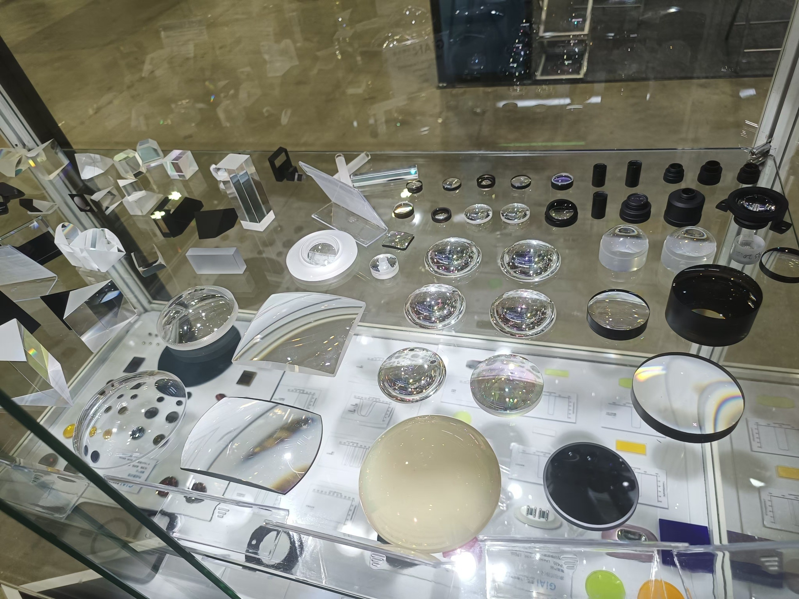 非球面點車與一體模壓工藝對比與應用表現