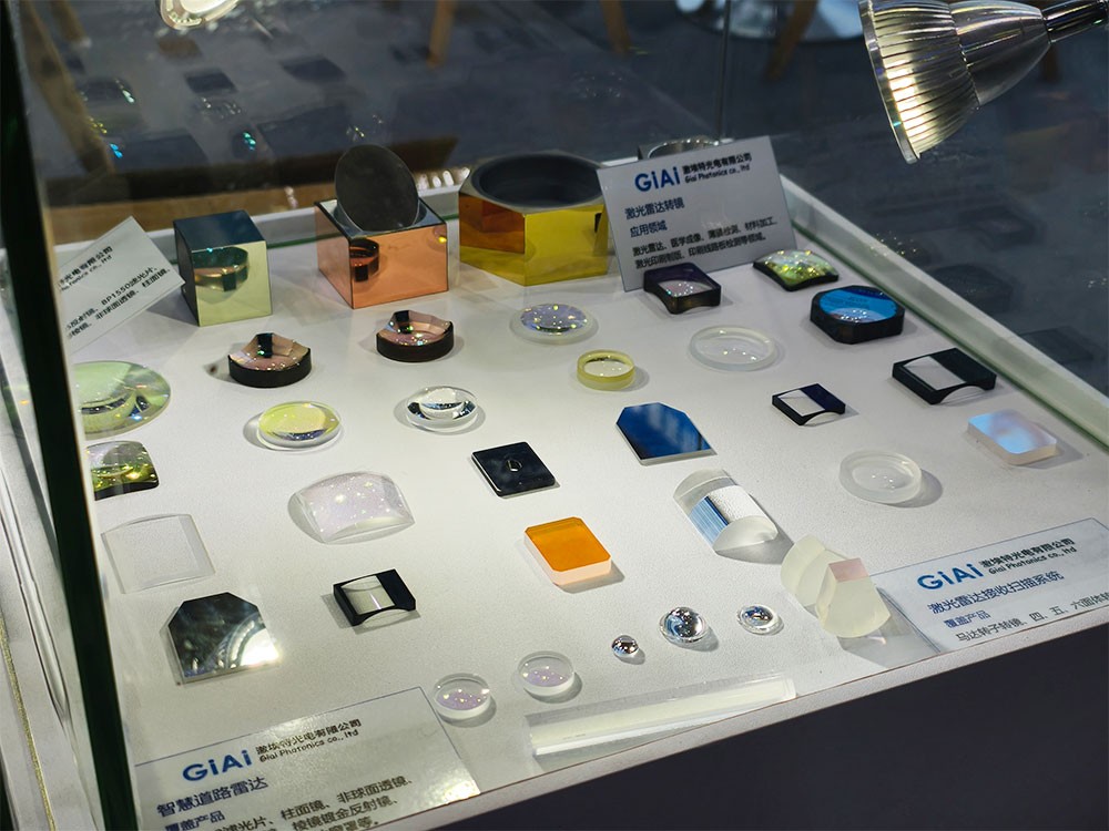 道路雷達及激光接收掃描系統光學鏡片展示